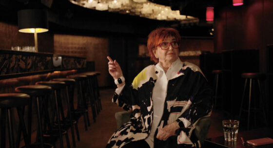 Die Künstlerin Valie Export beim Interview